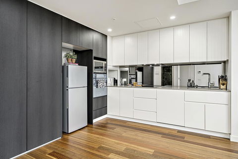 Executive City-centre Apartment With Parking - Accommodation Resorts 2