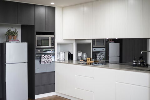 Executive City-centre Apartment With Parking - Accommodation Resorts 1