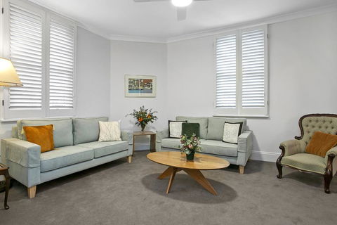 Family Terrace Home Minutes From Oxford Street And CBD - Accommodation Resorts 0