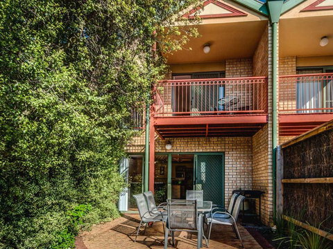 Findlay On The Bay - Accommodation Resorts 2