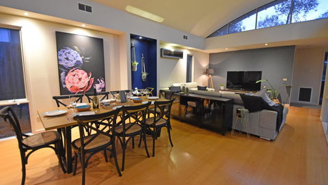 FLORENCE HOUSE Sundrenched Luxury With Pool & Deck - Accommodation Resorts 3