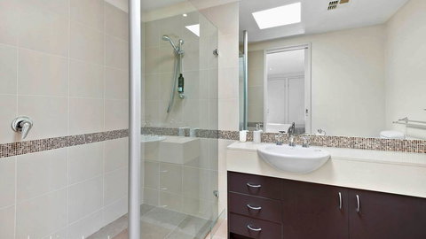 FLORENCE HOUSE Sundrenched Luxury With Pool & Deck - Accommodation Resorts 2