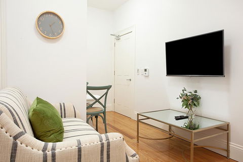 Funky Inner West Studio With Patio, 20 Min From CBD - Accommodation Resorts 2
