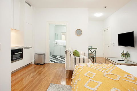 Funky Inner West Studio With Patio, 20 Min From CBD - Accommodation Resorts 1