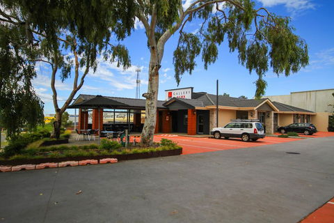 Gallery Hotel - Accommodation Resorts 2
