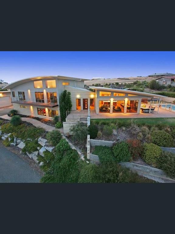 Lovely Banks VIC Accommodation Resorts