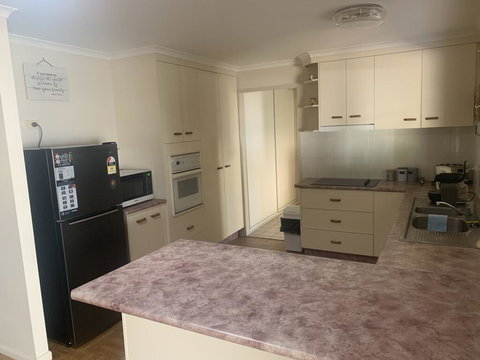 Gin Gin Budget Accommodation - Accommodation Resorts 3