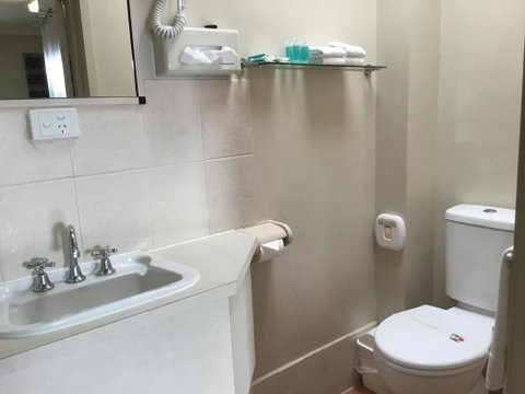 Golden Palms Motor Inn - Accommodation Resorts 1