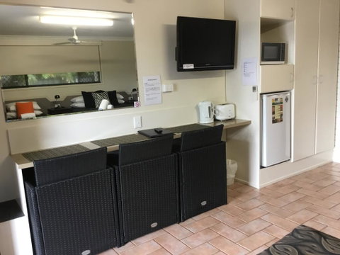 Golden Palms Motor Inn - Accommodation Resorts 3