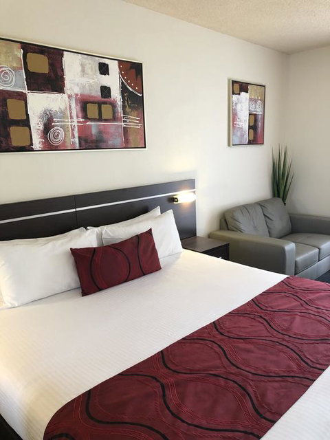 Golden West Motor Inn - Accommodation Resorts 1