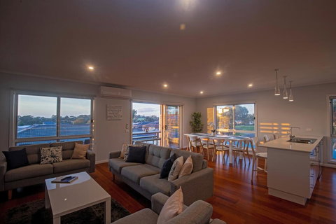 Grande Nisi Casa Cowes - Accommodation Resorts 3