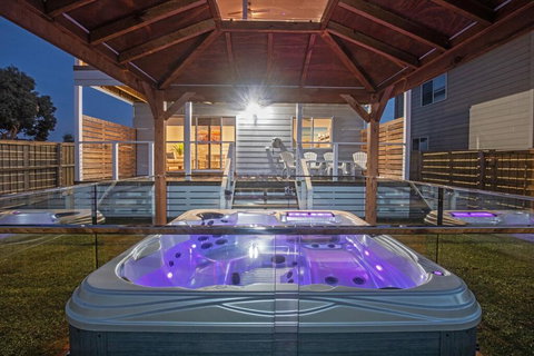 Grande Nisi Casa Cowes - Accommodation Resorts 1