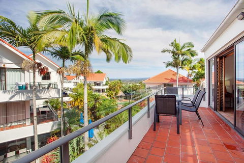 Haven On Noosa Hill - Sunset Views, Pools, Spa - Accommodation Resorts 1
