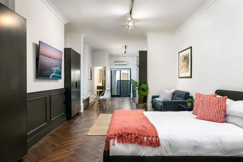 High-End Studio Near Parks, Theatres And Dining - Accommodation Resorts 1