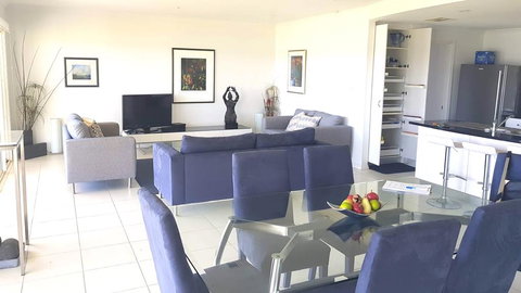 Island Waterfront Getaway - WiFi - Accommodation Resorts 1