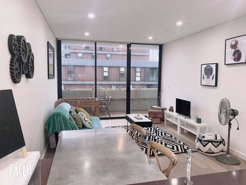 KOZYGURU WATERLOO KOZY 2 BED APT 10MIN TO CBD NWA005-2402 - Accommodation Resorts 0