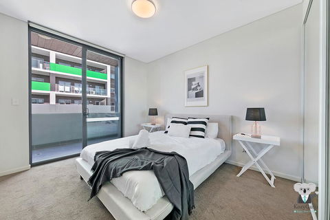 KOZYGURU WOLLI CREEK KOZY 3 BED APT + FREE PARKING NWC009 - Accommodation Resorts 2