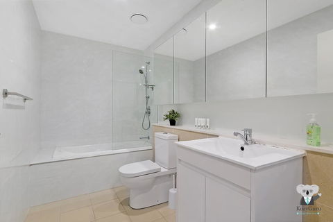 KOZYGURU WOLLI CREEK KOZY 3 BED APT + FREE PARKING NWC009 - Accommodation Resorts 1