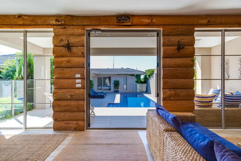 Kraimorie Large Family Beach House With Pool, Superb Water Views, Pool, And Games Room - Accommodation Resorts 3