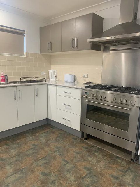 Lakeside Inn - Accommodation Resorts 3