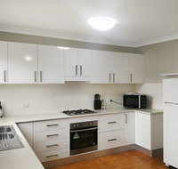 Large 5-Bedroom House with Wifi  Netflix Close to Taronga Western Plains Zoo - Accommodation Resorts