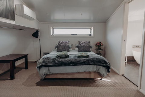 Lazy River Estate Boat House Villa - Accommodation Resorts 1