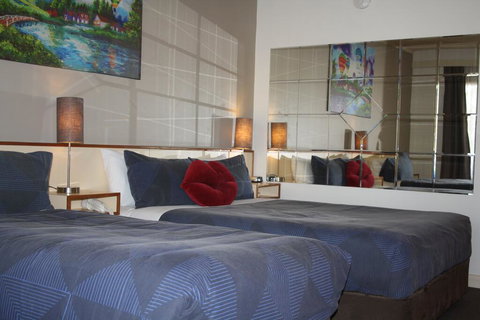 Leagues Motel - Accommodation Resorts 1