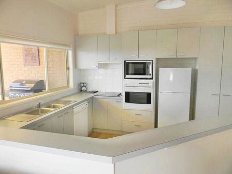 LIFE'S A BEACH - Accommodation Resorts 3