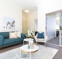 Light bright and spacious unit close to beaches - Accommodation Resorts