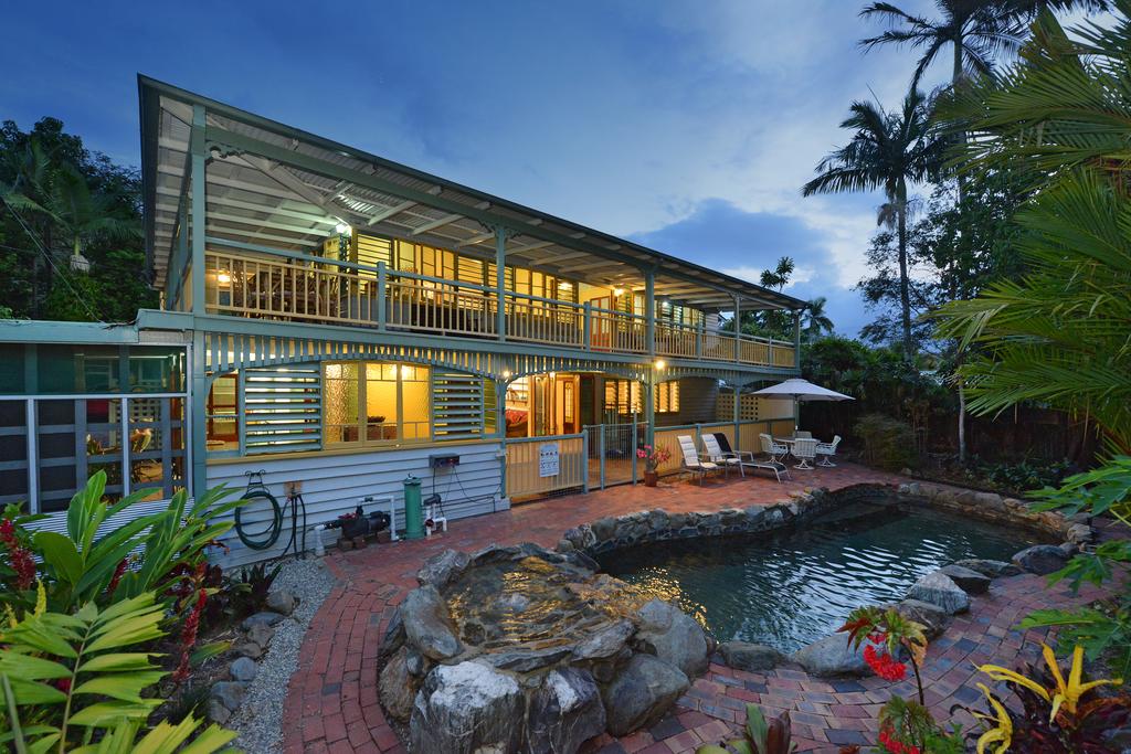 Stratford QLD Accommodation Resorts