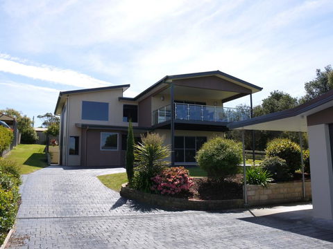 Luxury Near Old Pier Beach - Accommodation Resorts 0