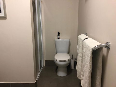 Luxury Room 15mins From Wagga's CBD - Accommodation Resorts 3