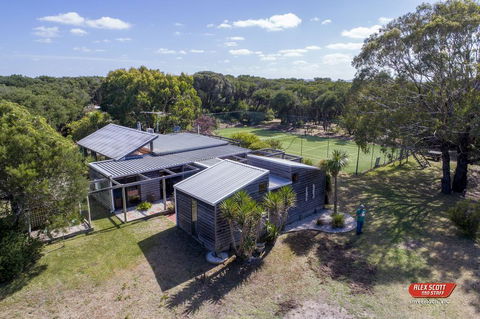 Melaleuca Retreat - Accommodation Resorts 2