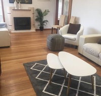 Melbourne delightful  comfortable home. Sleeps 10. Walk to train. 17 km from CBD. - Accommodation Resorts