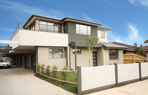 Melbourne Travel Station - Accommodation Resorts 0