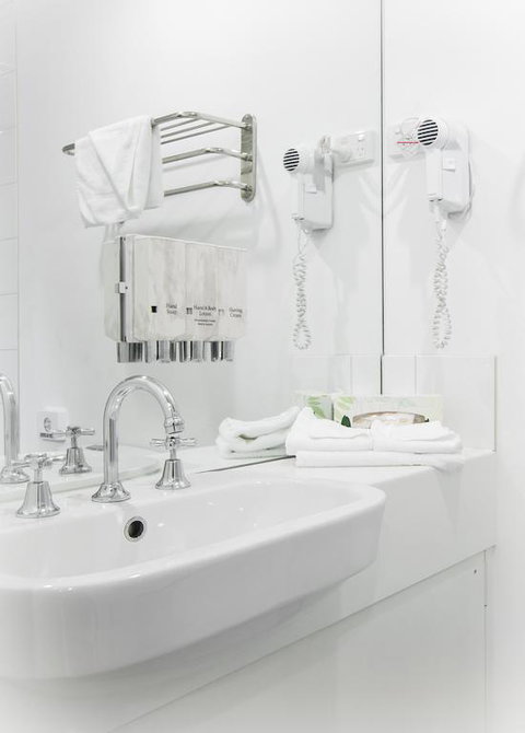 Miami Hotel Melbourne - Accommodation Resorts 3