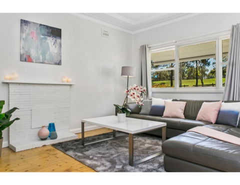 Modern Aus Home On The Edge Of North Ryde Oval - Accommodation Resorts 0