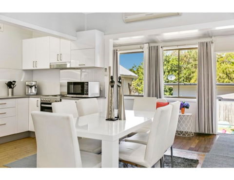 Modern Aus Home On The Edge Of North Ryde Oval - Accommodation Resorts 1