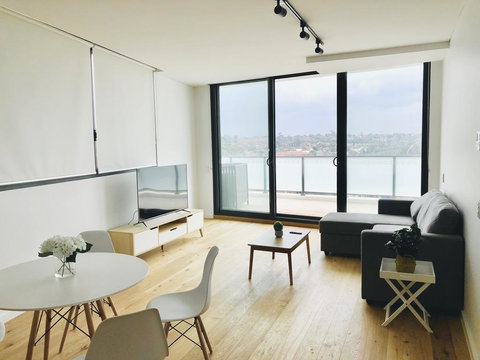 Modern Designer 2BR Apartment Near Airport & Beach - Accommodation Resorts 0