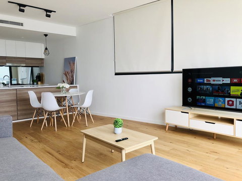 Modern Designer 2BR Apartment Near Airport & Beach - Accommodation Resorts 2