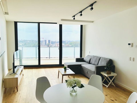 Modern Designer 2BR Apartment Near Airport & Beach - Accommodation Resorts 1