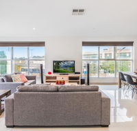 Modern Unit With Balconies Near Melbourne Airport - Accommodation Resorts