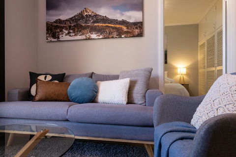 Mrs Brightside - Accommodation Resorts 3