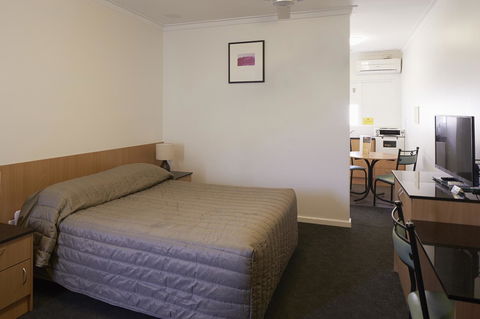 Baileys Parkside Motel By VetroBlu - Accommodation Resorts 9