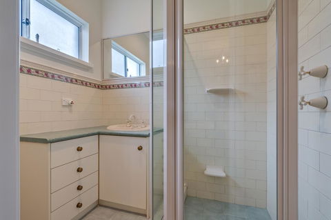 Serpentine Rose - Accommodation Resorts 13