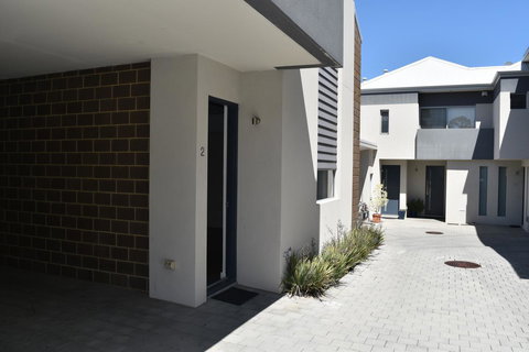 Central Executive Townhouse - Accommodation Resorts 5