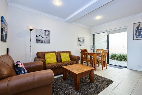 Fremantle Townhouse U/5 - Accommodation Resorts 3