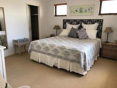 Mullaloo Beachfront Retreat - Accommodation Resorts 6