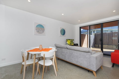 Sunset Place Apartments - Accommodation Resorts 9