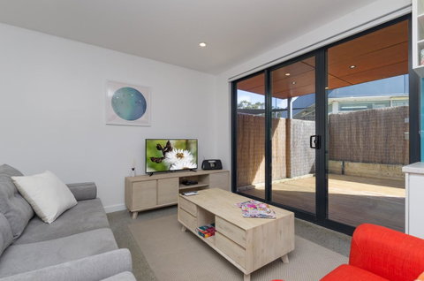 Sunset Place Apartments - Accommodation Resorts 7